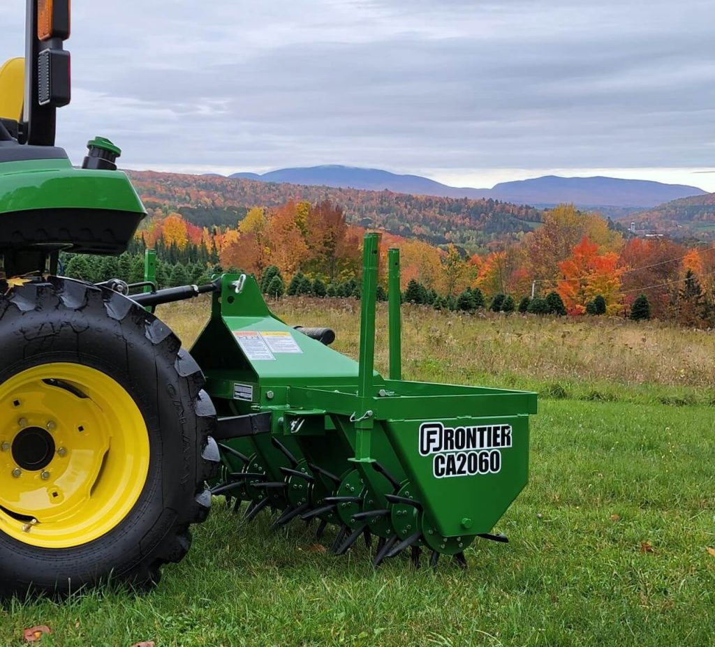 Location sur 3 points - Location aérateur gazon - carotteuse tracteur Estrie
