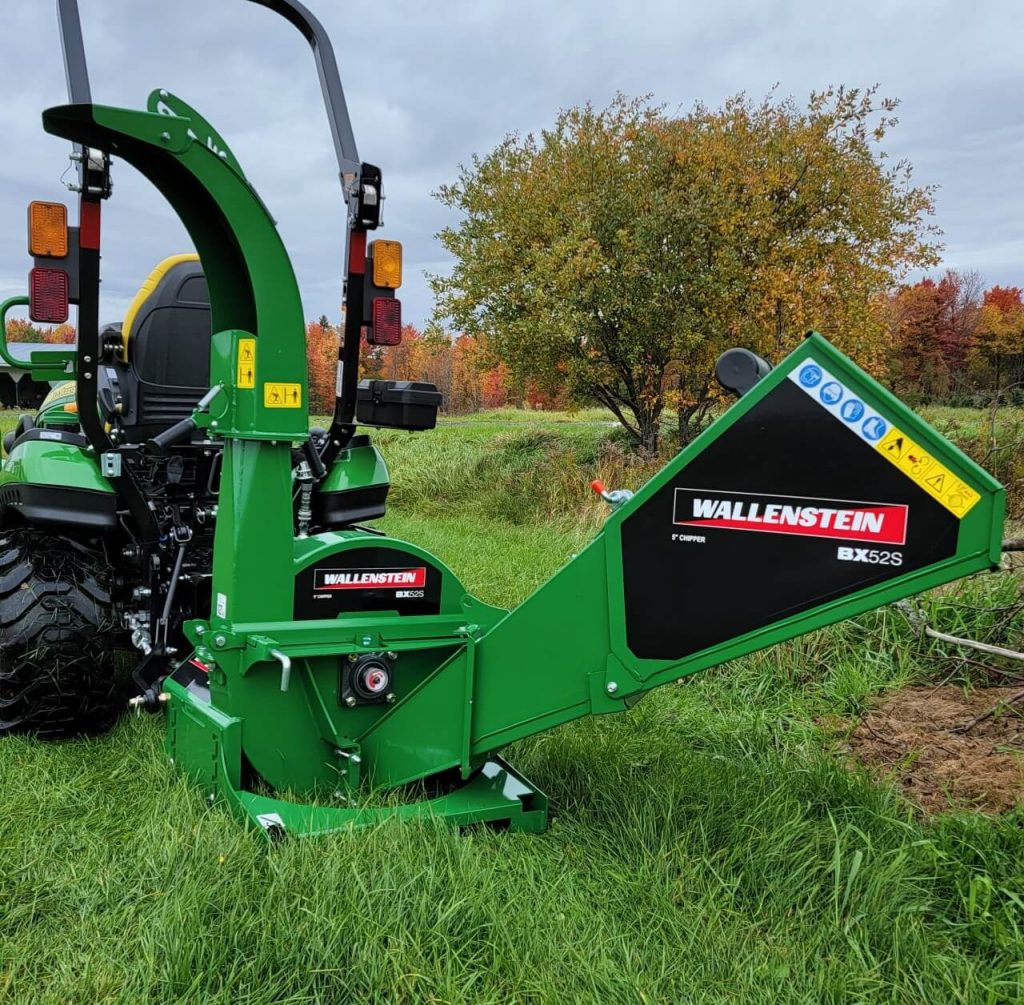 Location sur 3 points - Location déchiqueteuse a branche - chipper tracteur Estrie