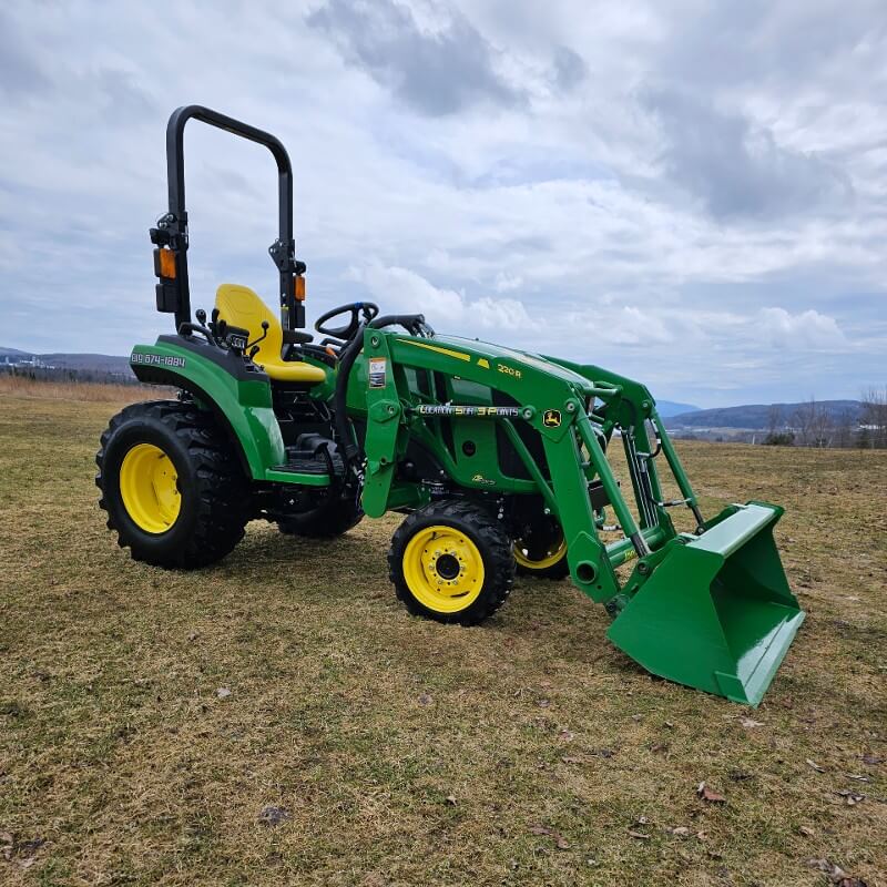 Location tracteur compact avec pelle - chargeur